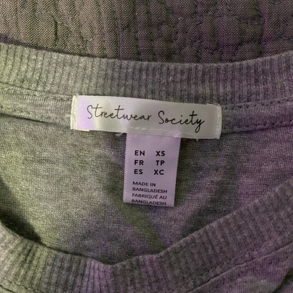 NEVER WORN long sleeve - Picture 3 of 3